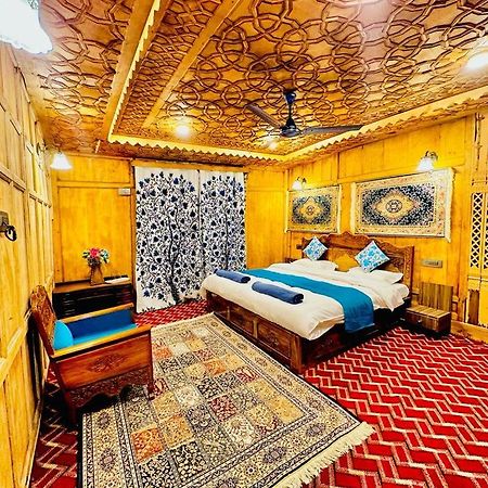 New Zealand Group Of Houseboats Otel Srīnagar Dış mekan fotoğraf