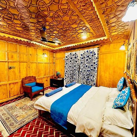 New Zealand Group Of Houseboats Otel Srīnagar Dış mekan fotoğraf