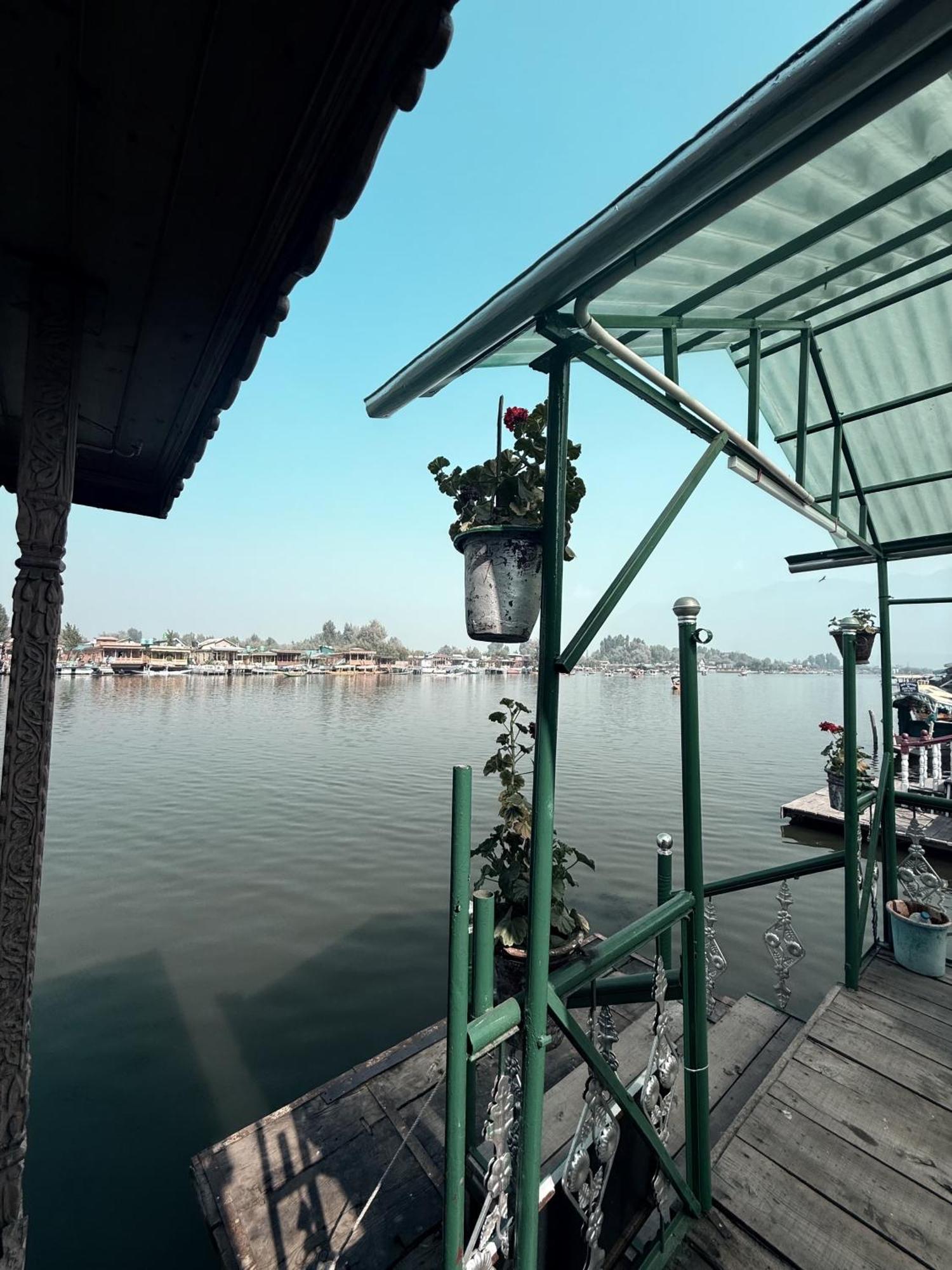 New Zealand Group Of Houseboats Otel Srīnagar Dış mekan fotoğraf
