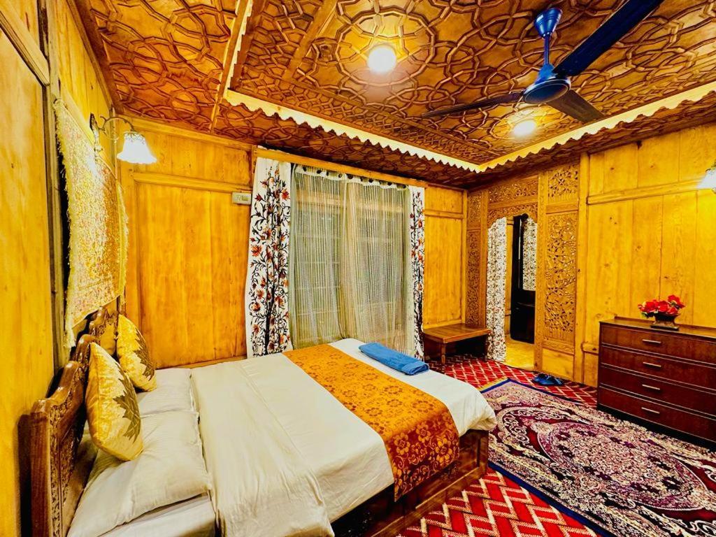 New Zealand Group Of Houseboats Otel Srīnagar Dış mekan fotoğraf