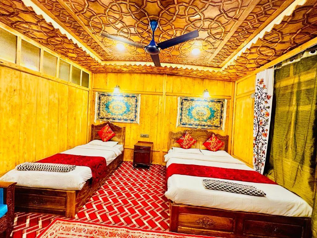 New Zealand Group Of Houseboats Otel Srīnagar Dış mekan fotoğraf