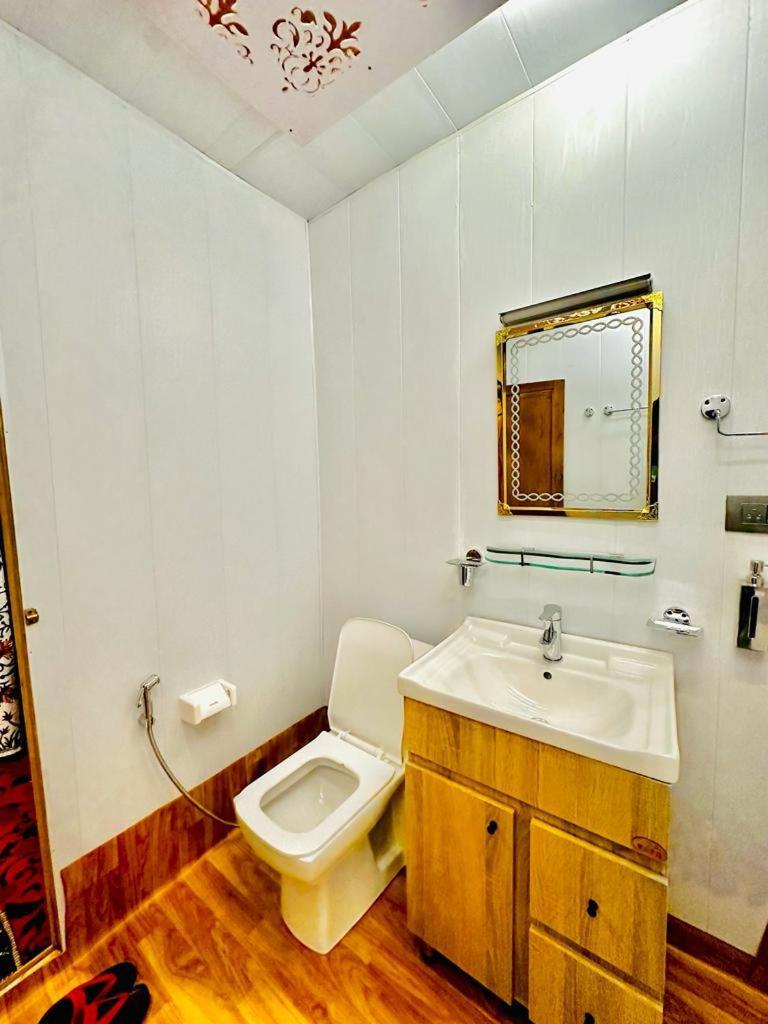 New Zealand Group Of Houseboats Otel Srīnagar Dış mekan fotoğraf